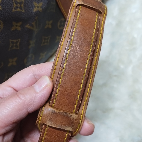 Authentic Louis Vuitton Bag & YSL makeup bag - Picture 11 of 16